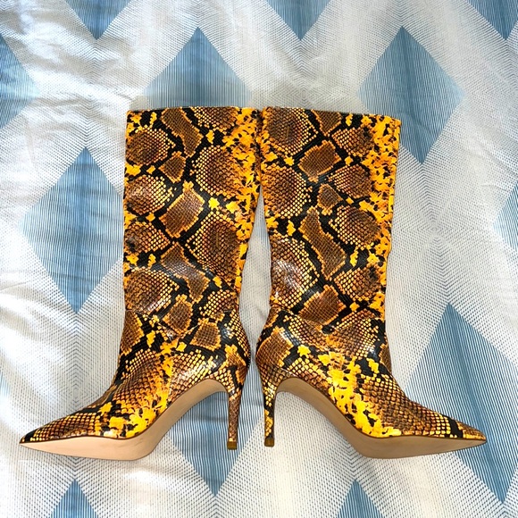 Kinga Women’s Python Print Synthetic Boots Size 7.5 - Picture 1 of 3